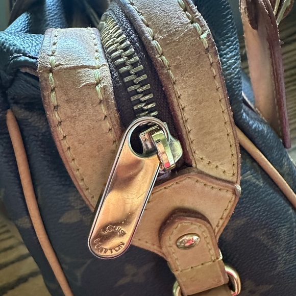 Authentic Louis Vuitton Beautiful 2009 Monogram Stressa MM with all new piping. - Picture 10 of 17